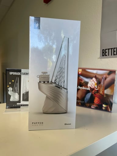 Preview pic of Puffco Peak Pro Limited Edition Desert (new & sealed)