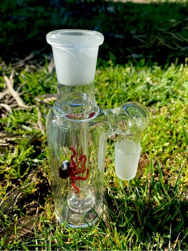Preview pic of 18mm Glass ash catcher red octopus 90 degree