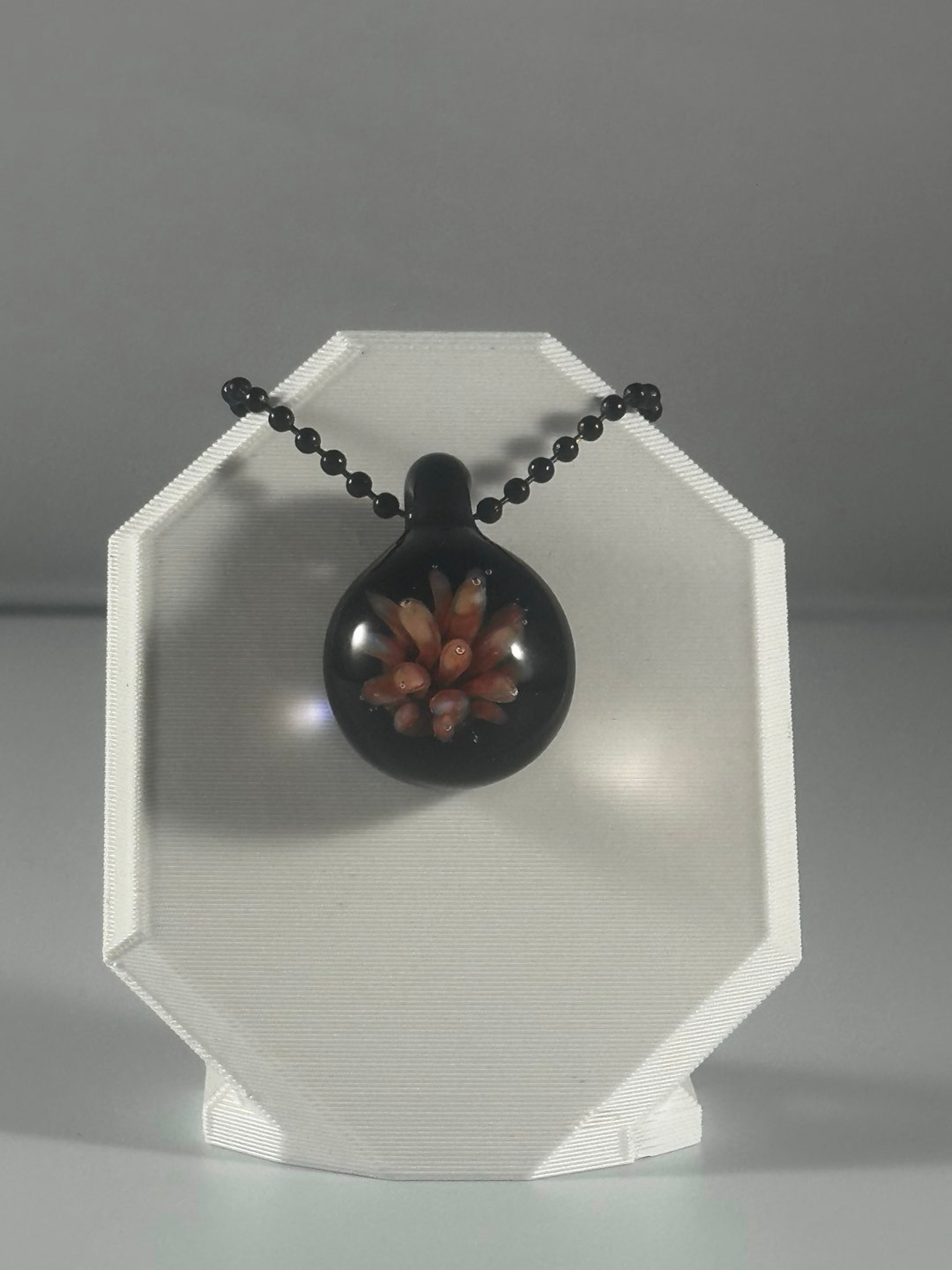 Air trap compression pendant image 0