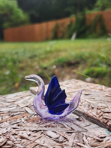 Preview pic of Swan statue