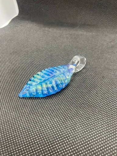 Preview pic of Leaf pendant