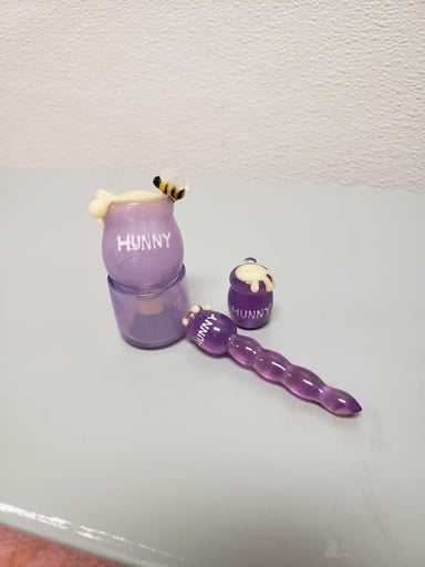 Preview pic of Itskindofakushystory whinnie the poo honey pot Rig, pendant, carb cap, pendant