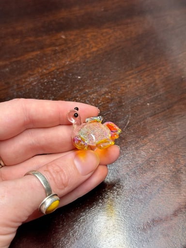 Preview pic of Turtle pendant - Amber purple
