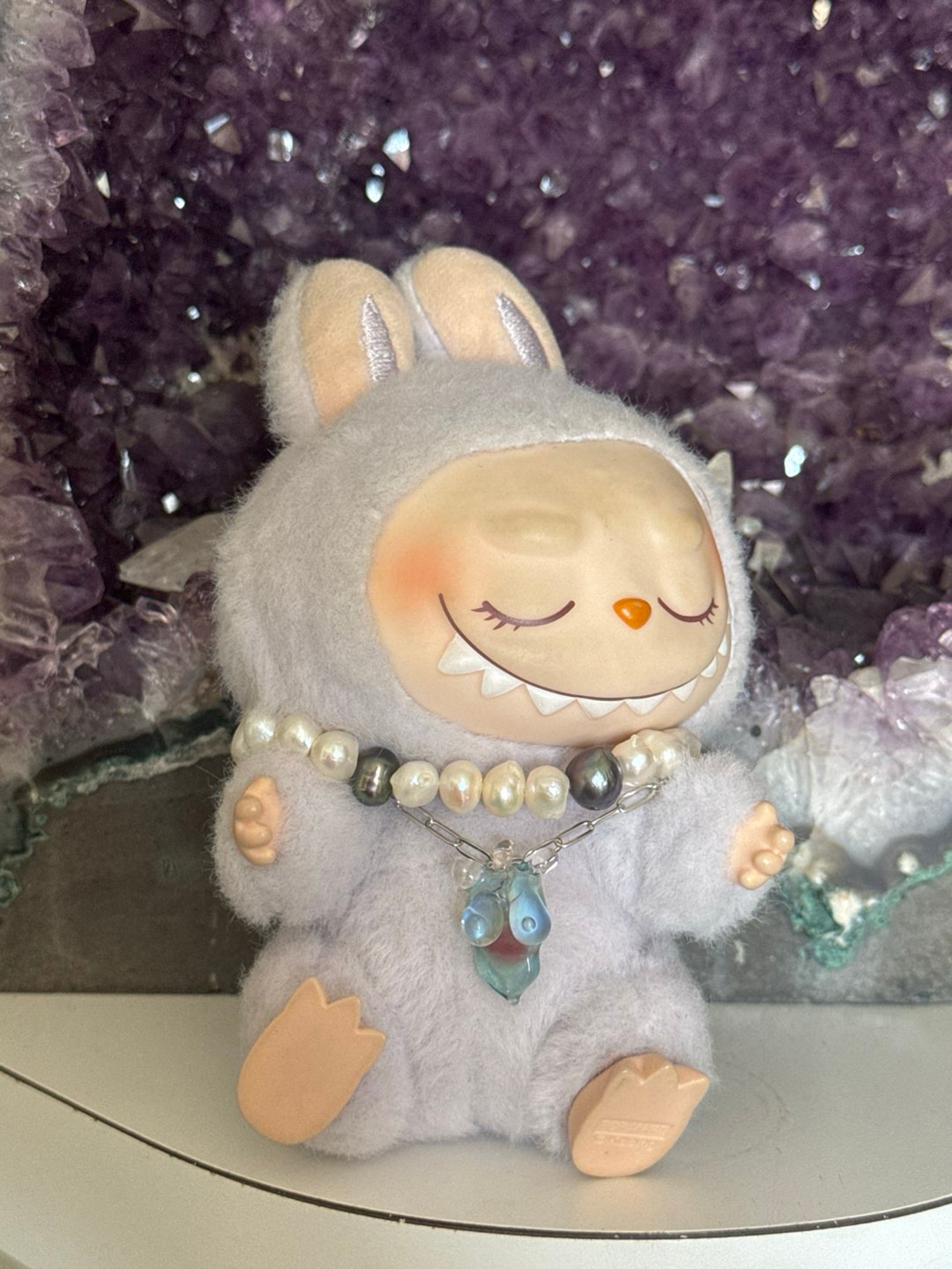 Labubu Babe with chain image 0