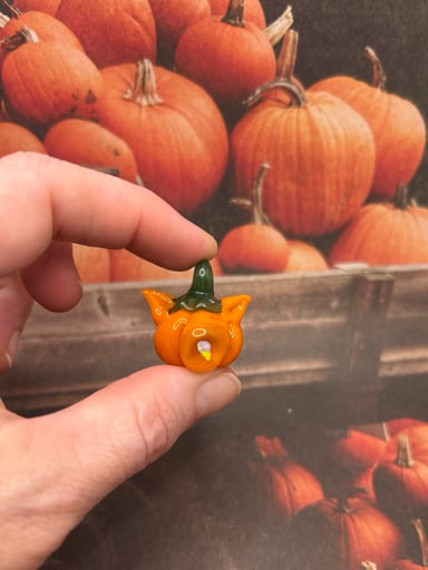Preview pic of Pumpkin kitty pendant