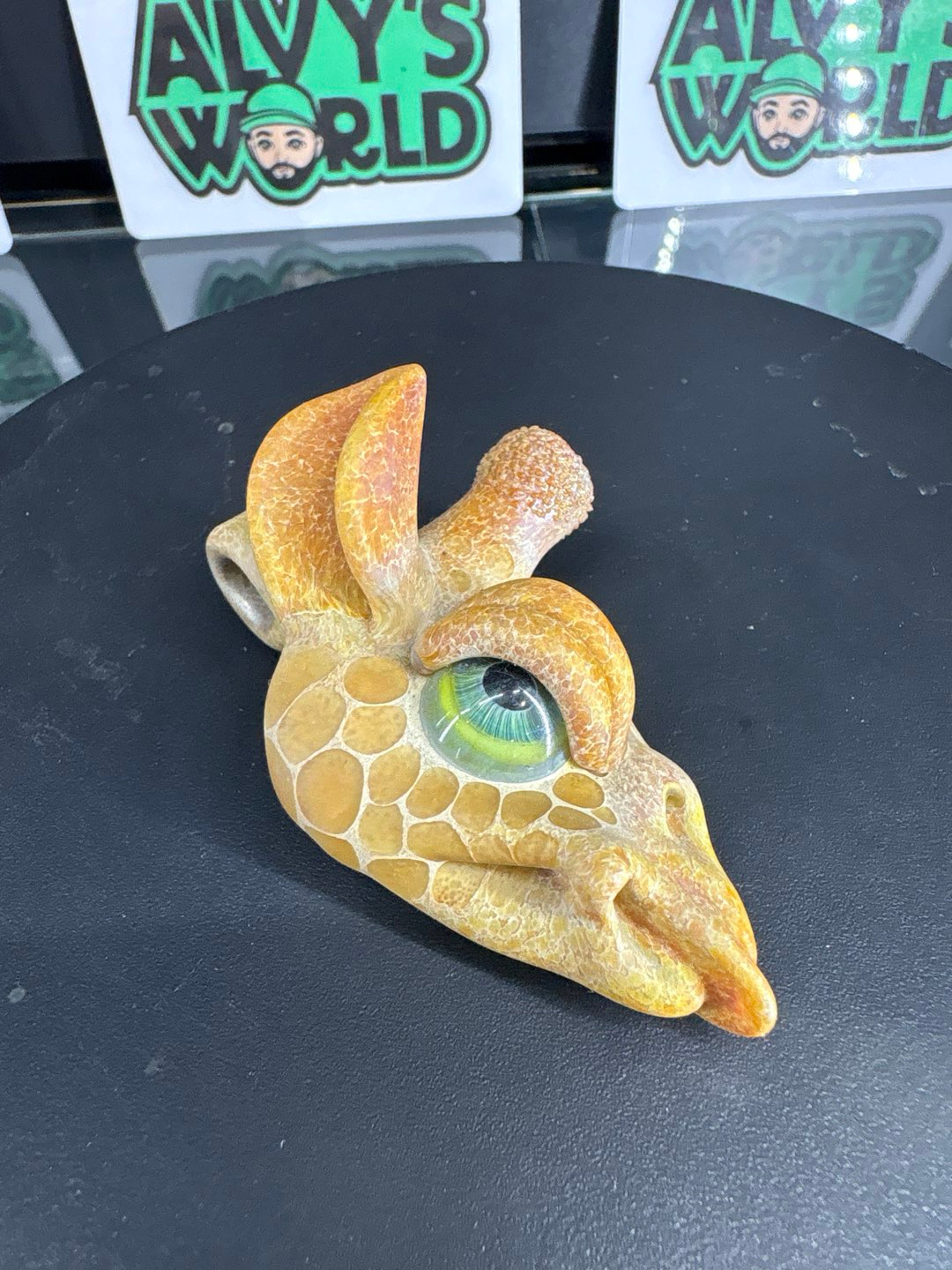 Preview pic of Robertson glass giraffe head pendant green eye