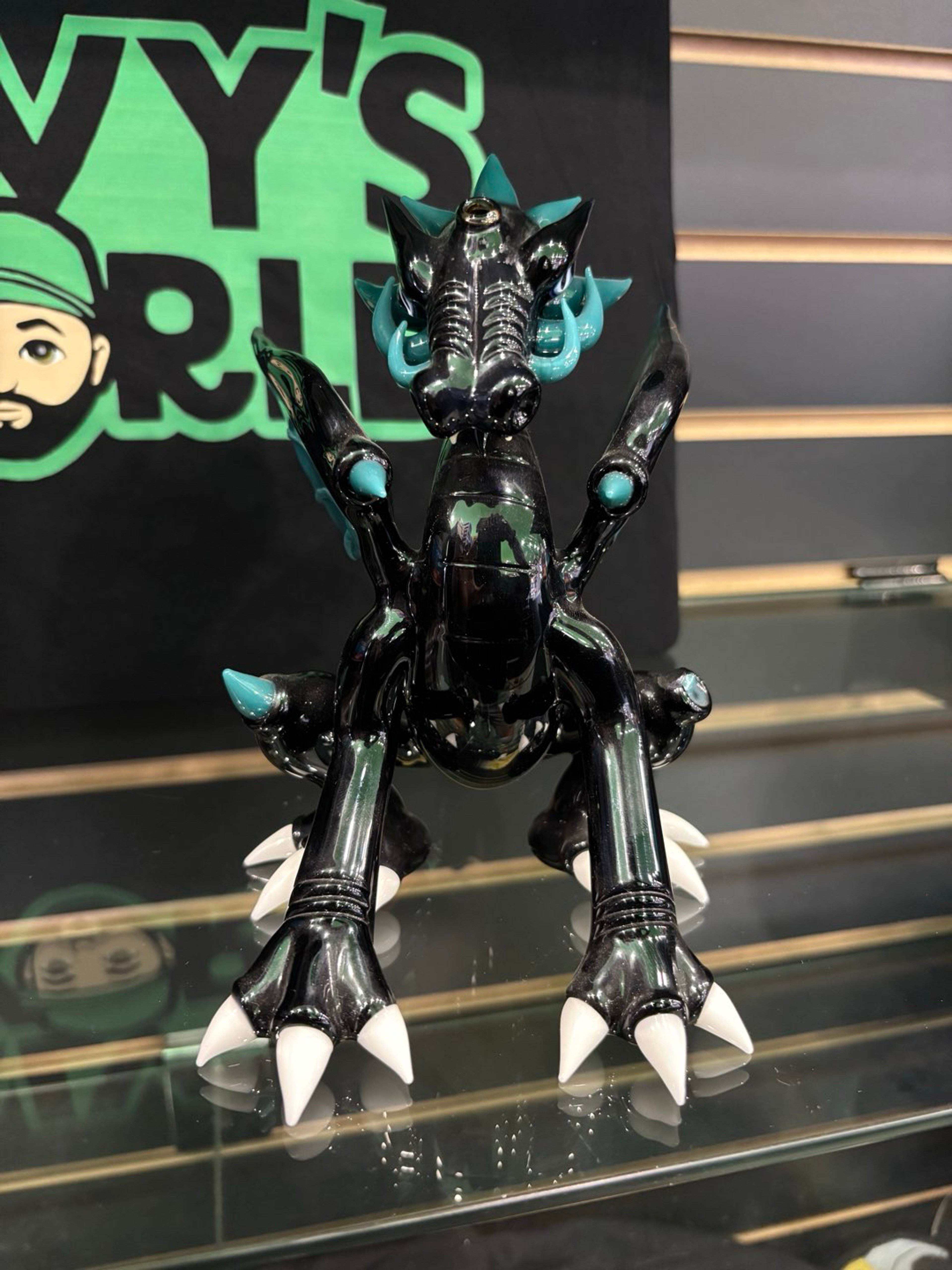 Preview pic of Mike Luna 2016 dragon with an injured knee