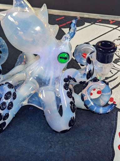 Preview pic of Mako Octopus, moonstone