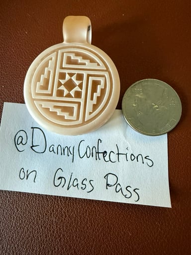 Preview pic of Glass maze pendant
