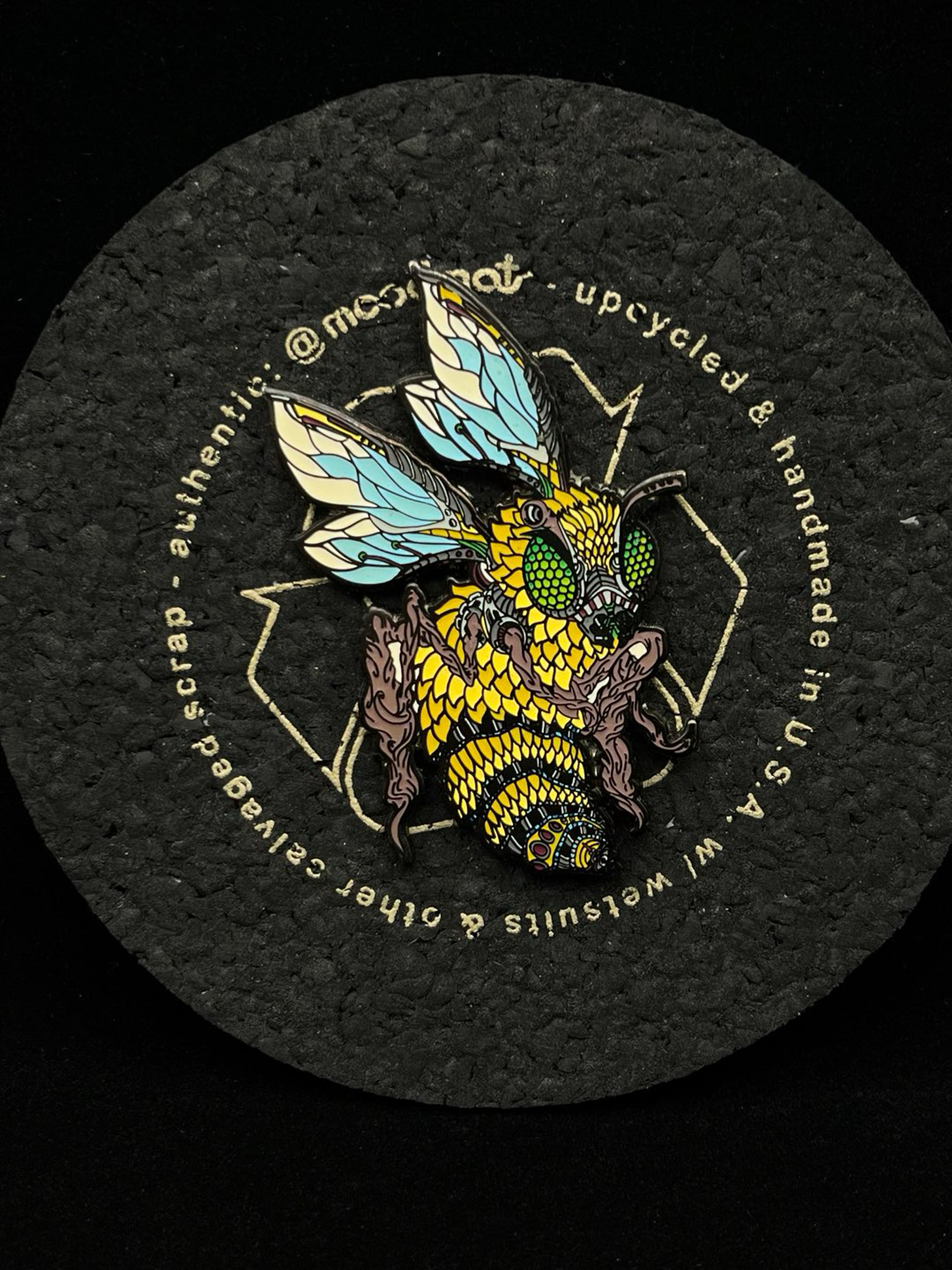 Preview pic of Mecha Bee Pin by Jay Sween