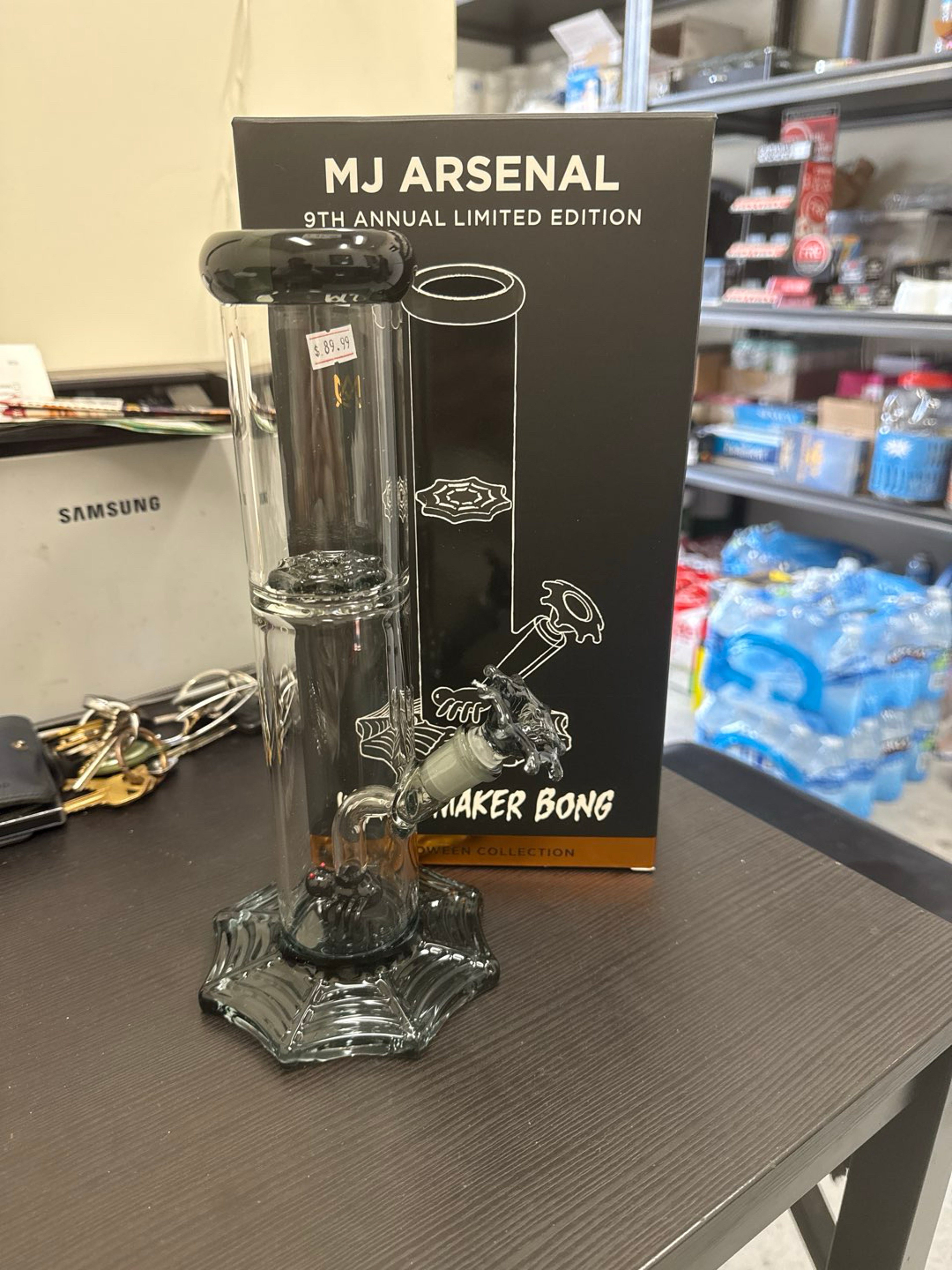 Preview pic of Mj Arsenal Widowmaker bong 2025 Halloween