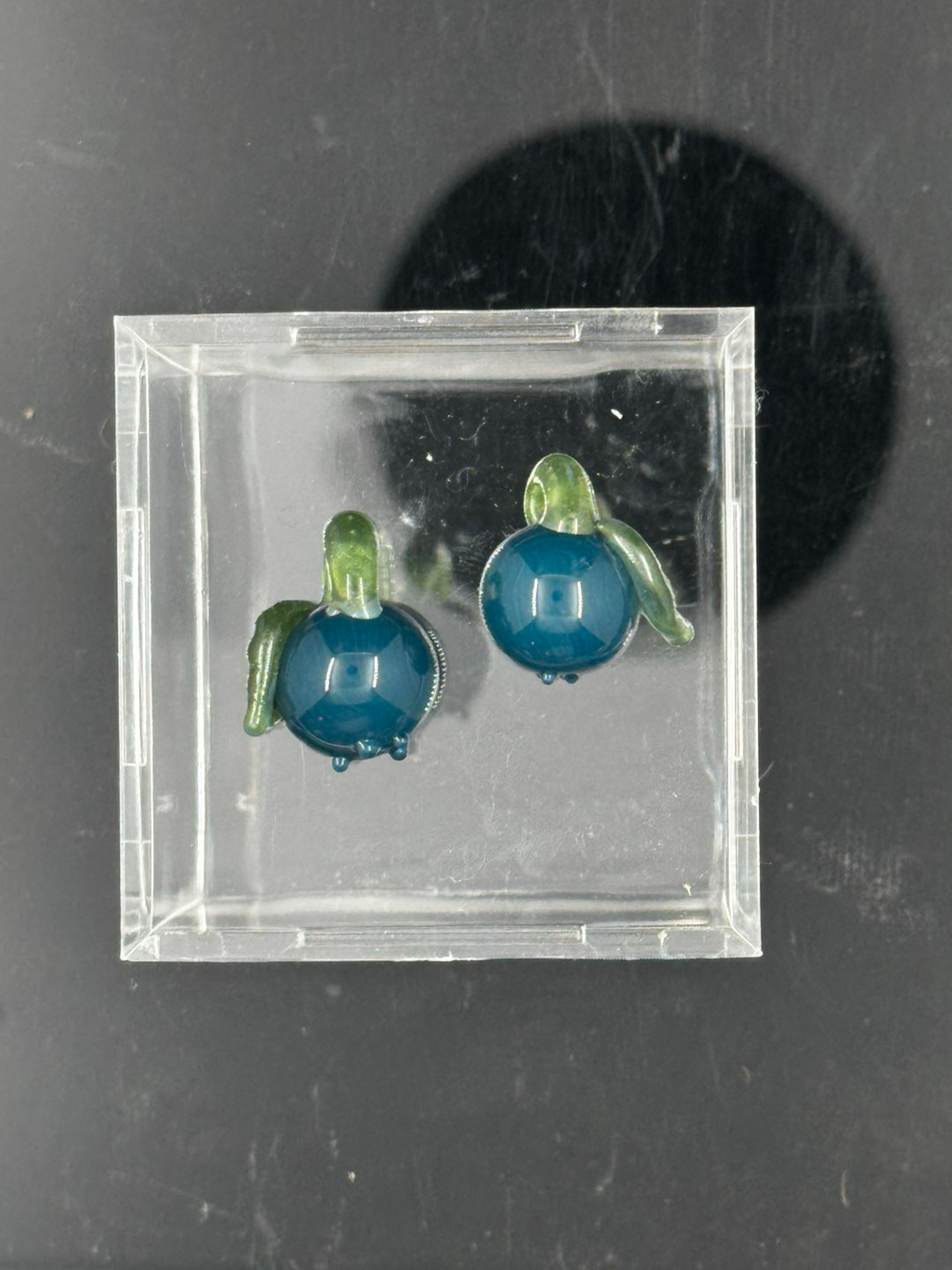 Preview pic of Small Blueberry pendant