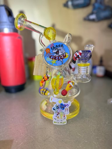 Preview pic of cheech and chong bong