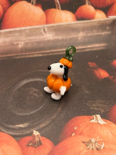 Preview pic of Pumpkin Snoppy pendant