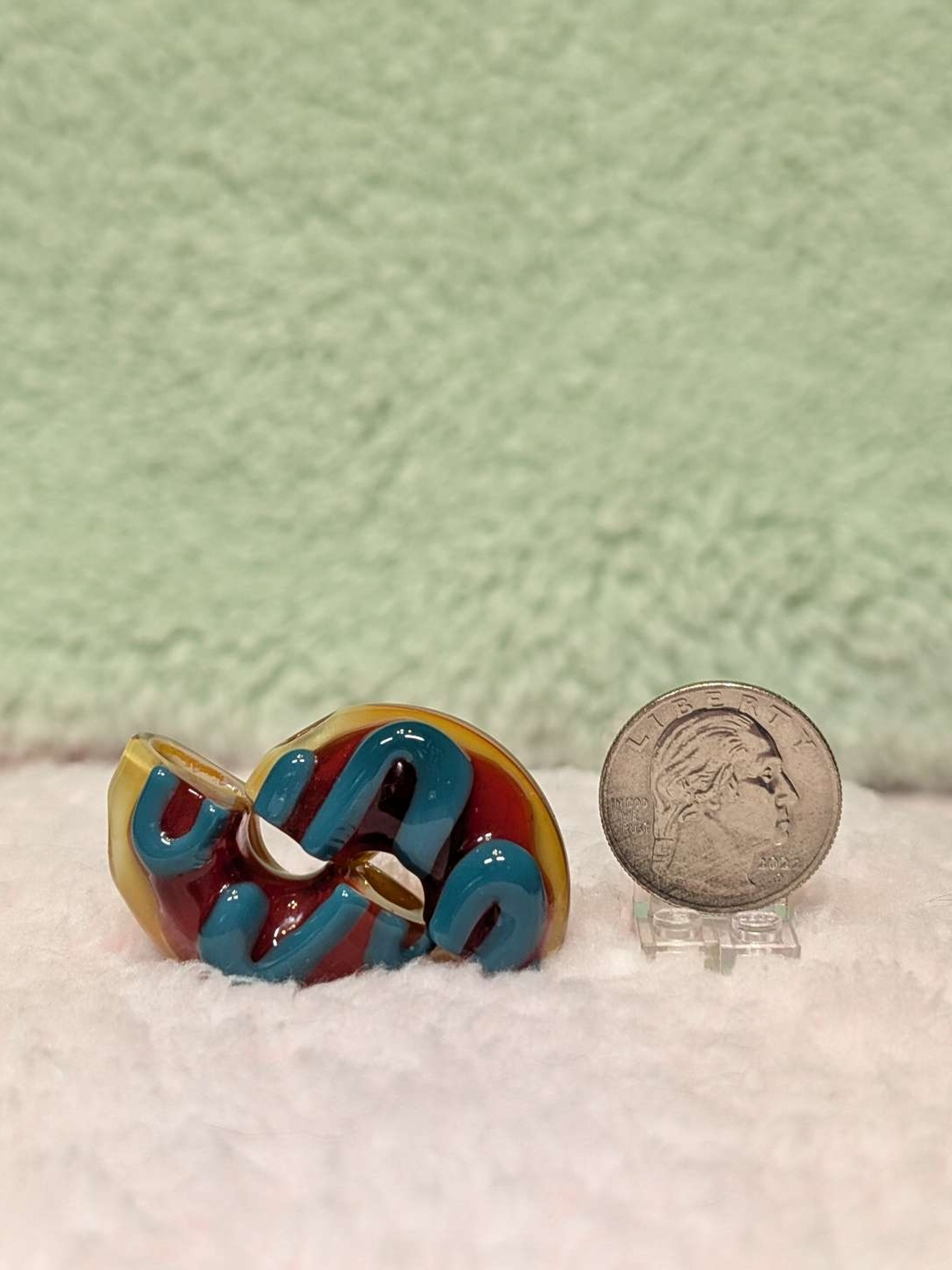 Preview pic of KGB Glass donut for two