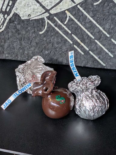 Preview pic of 2 Milk Chocolate JAG Blowin Kisses 11 & 13