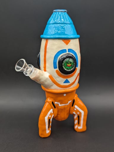 Preview pic of 9" 3D CLAY ROCKET SHIP BONG