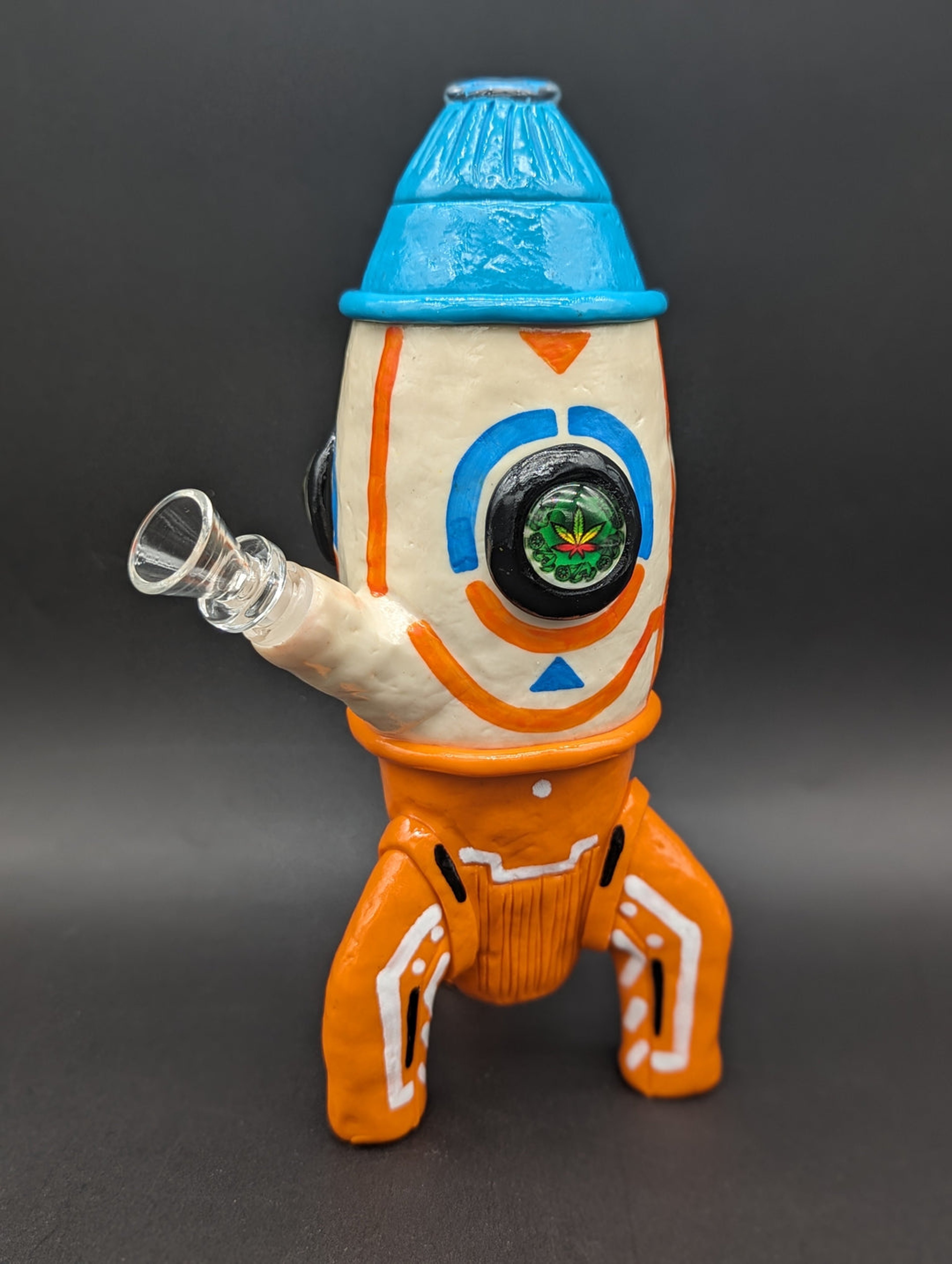 Preview pic of 9" 3D CLAY ROCKET SHIP BONG