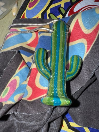 Preview pic of Darby cactus pendant