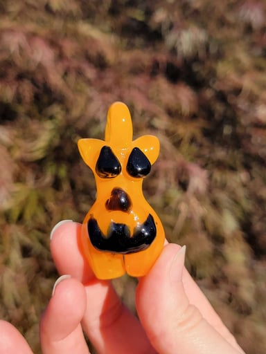 Preview pic of Glass by Ariel Jack-o-Lantern Babe Pendy