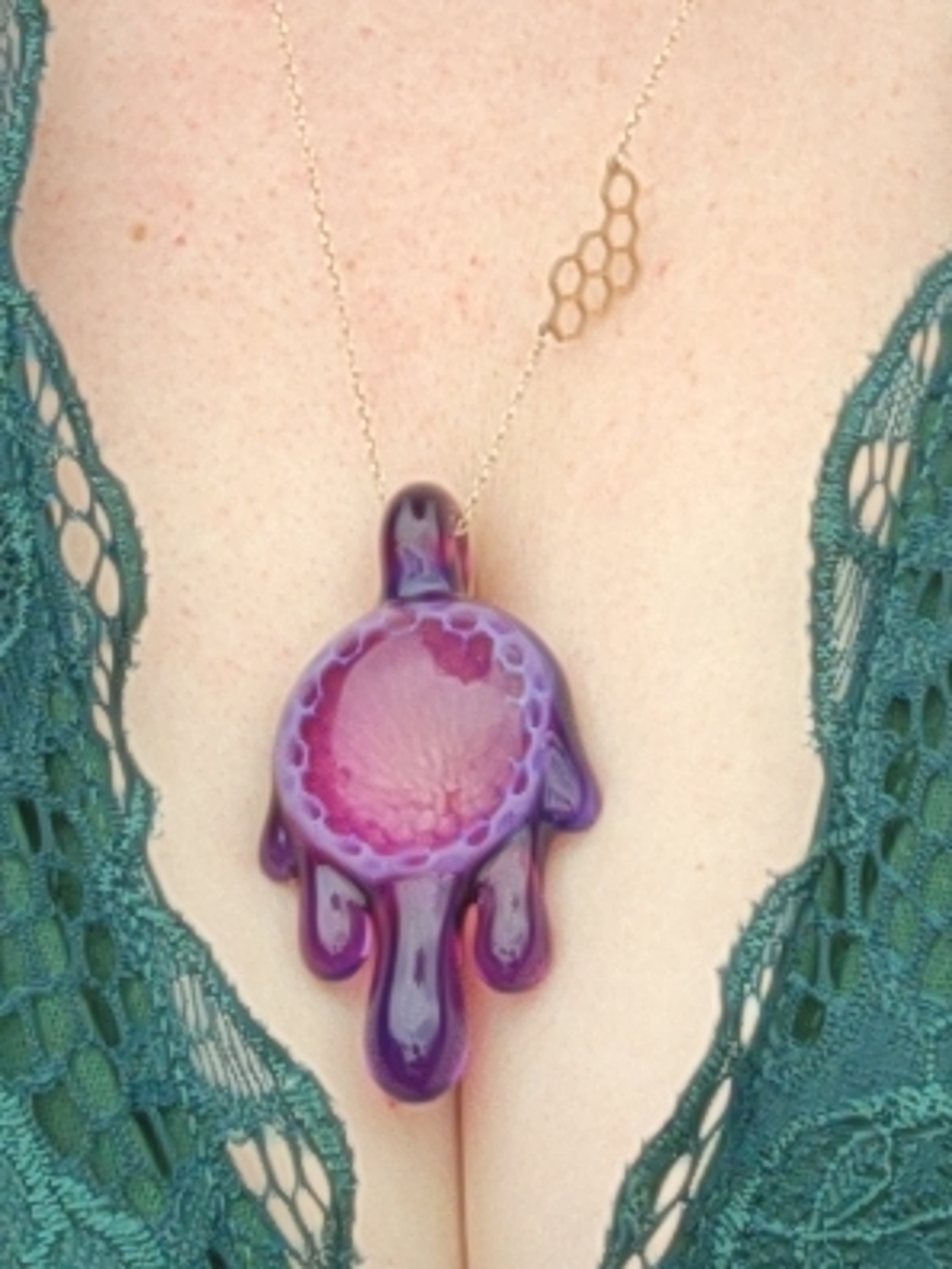 Preview pic of Beak Custom Honeycomb Drip Pendy