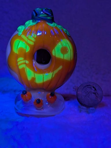 Preview pic of KGB Glass x Sarah Marblesbee Halloween 2017 rig w/ peli & moodmat (read desc)