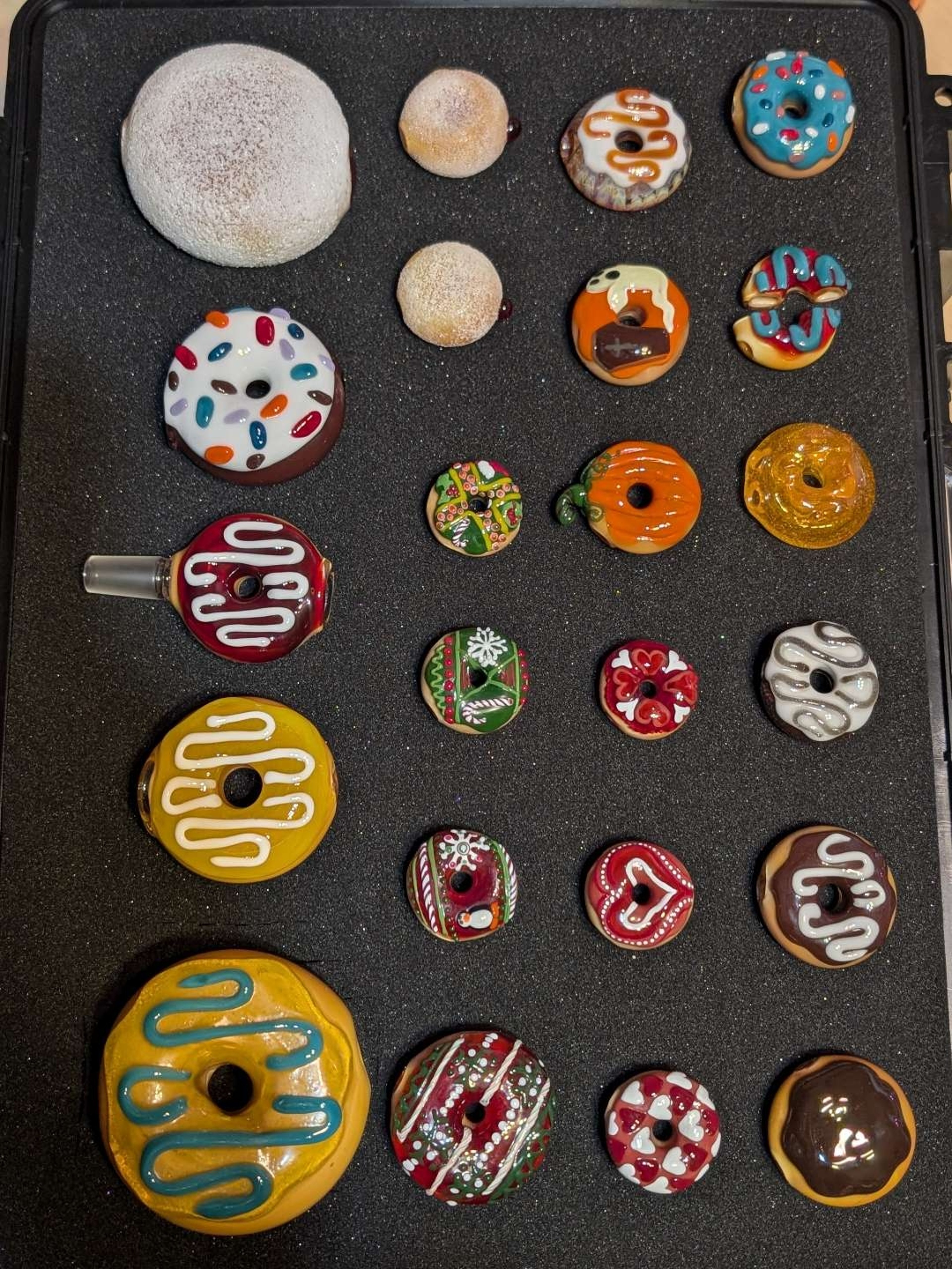 Preview pic of KGB Glass Collection 2014-2017 (24 Donuts)