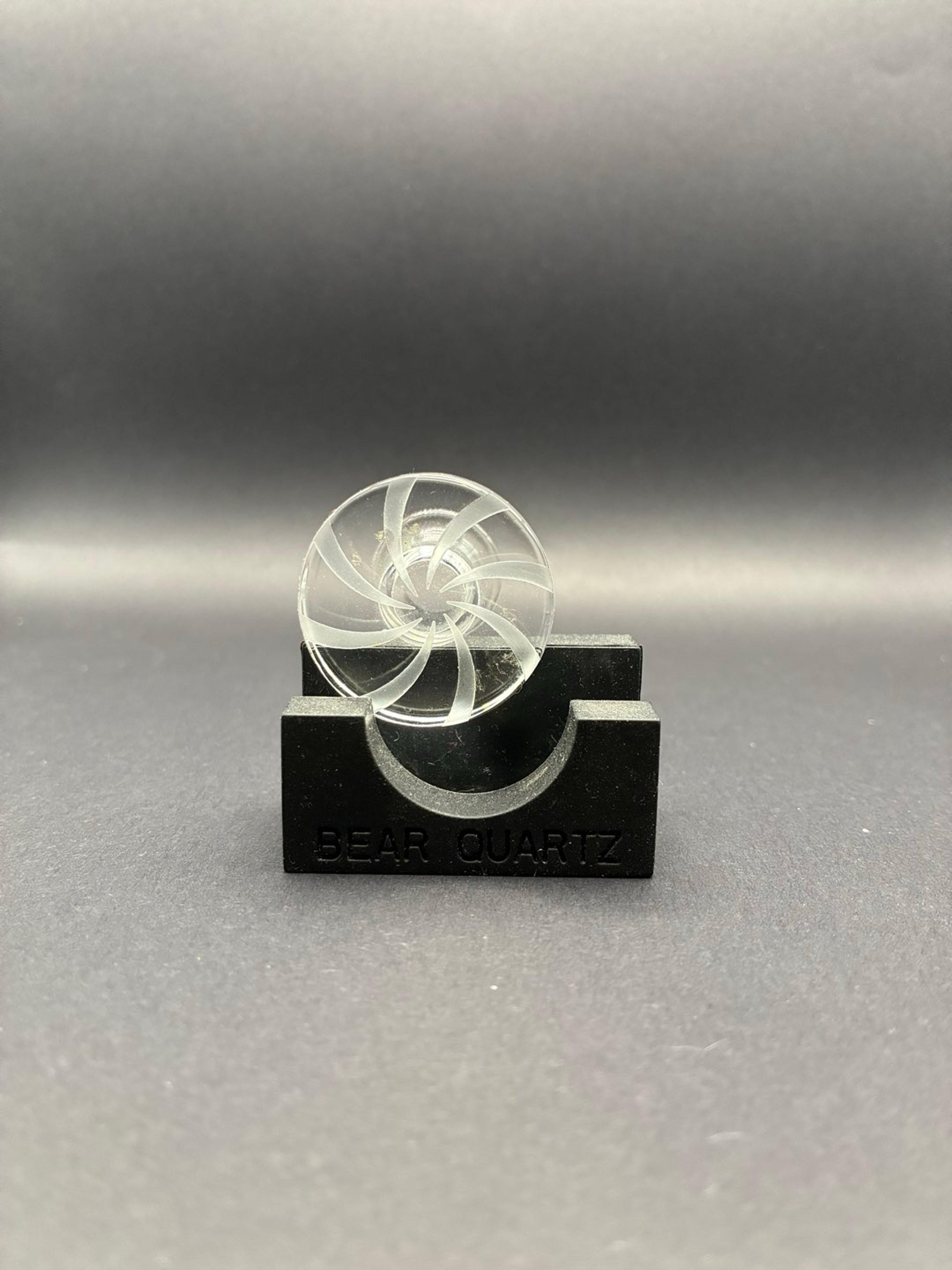 Preview pic of Bear quartz flat spinner cap and silicone stand