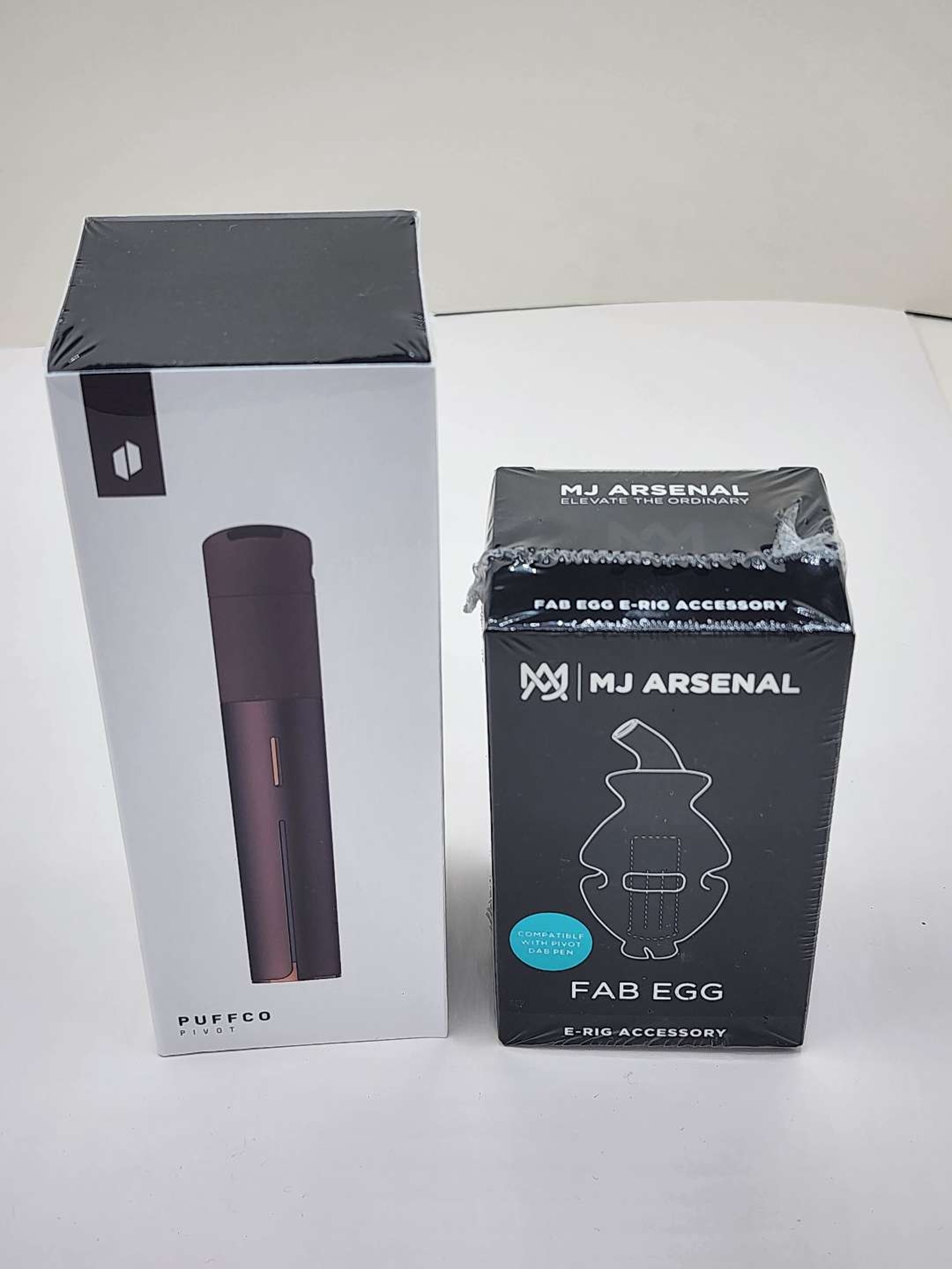 Preview pic of Puffco Pivot (Mocha) + MJ Arsenal Pivot Fab Egg Top (new/sealed)
