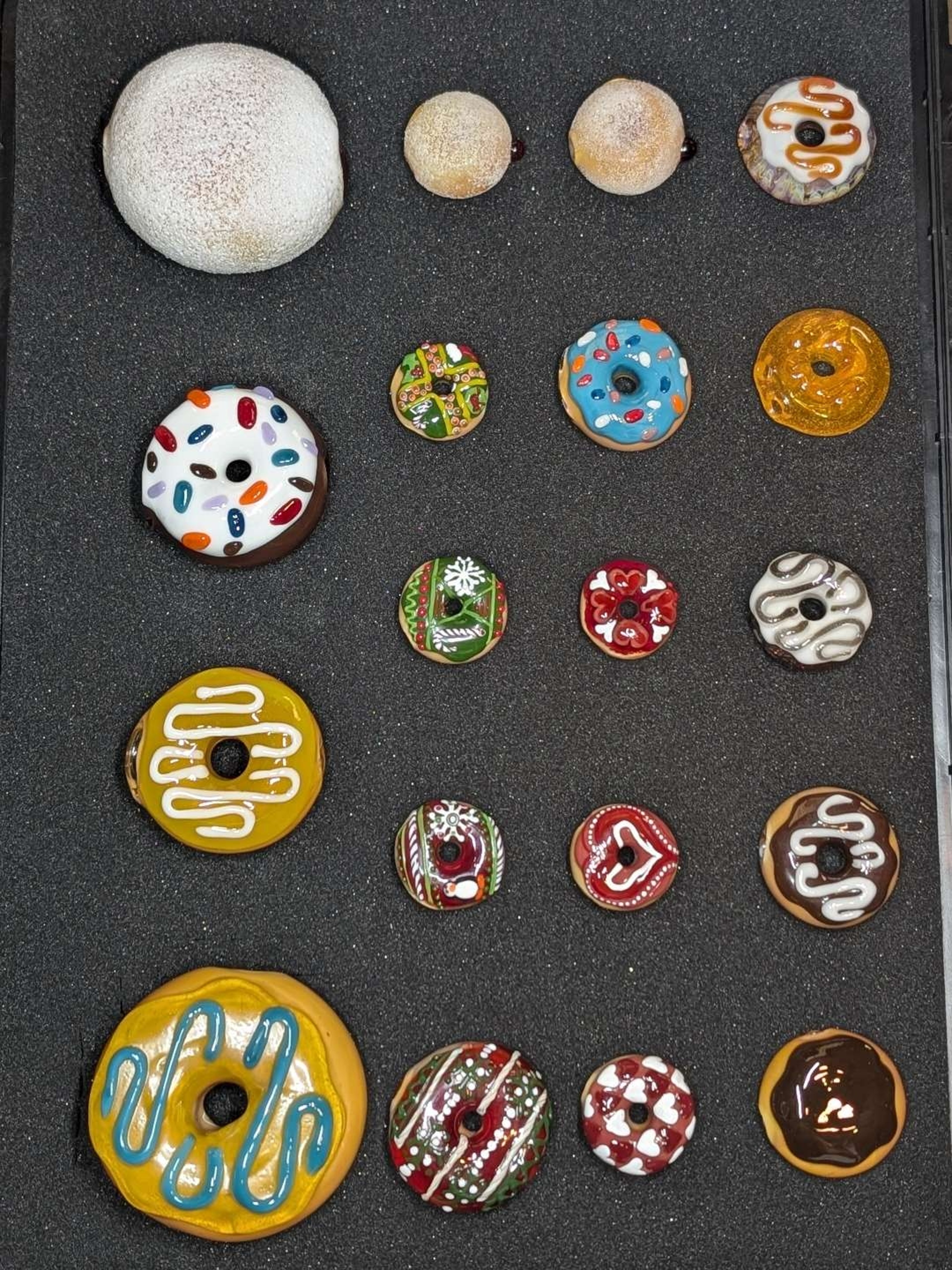 Preview pic of KGB Glass Collection 2014-2017 (20 Donuts)