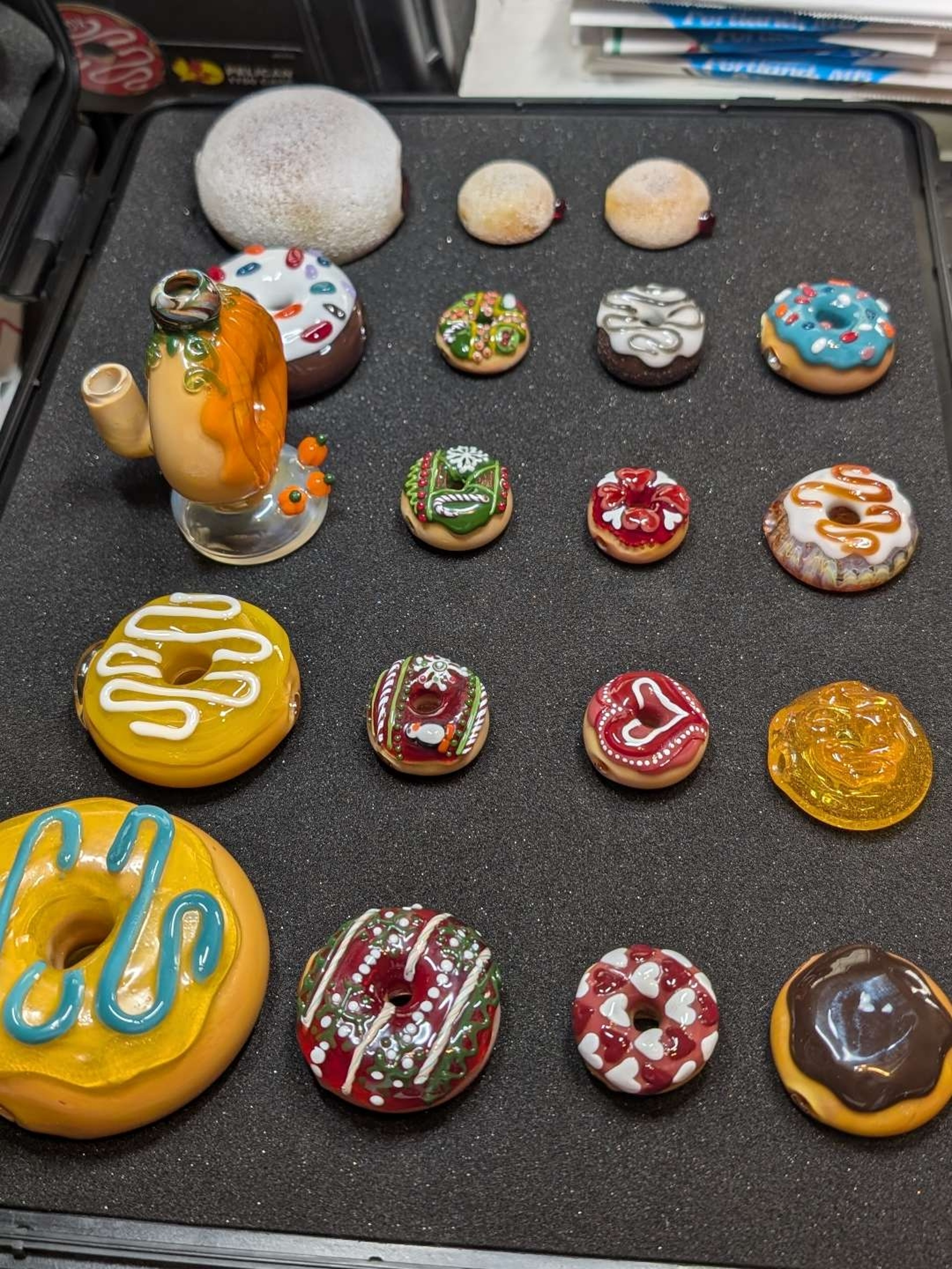Preview pic of KGB Glass Collection 2014-2017 (19 Donuts)