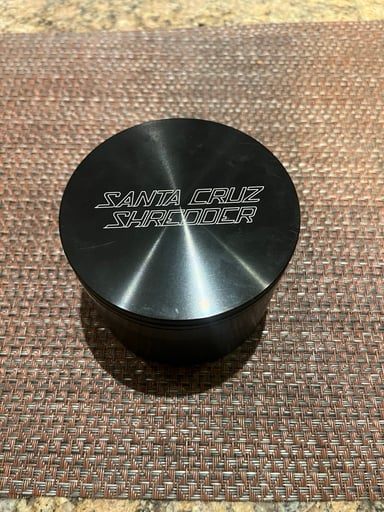 Preview pic of Jumbo Santa Cruz Shredder