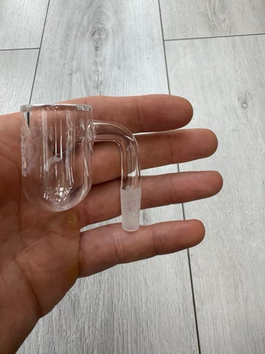 Preview pic of Bear quartz 25mm round bottom 10mm 90 no box