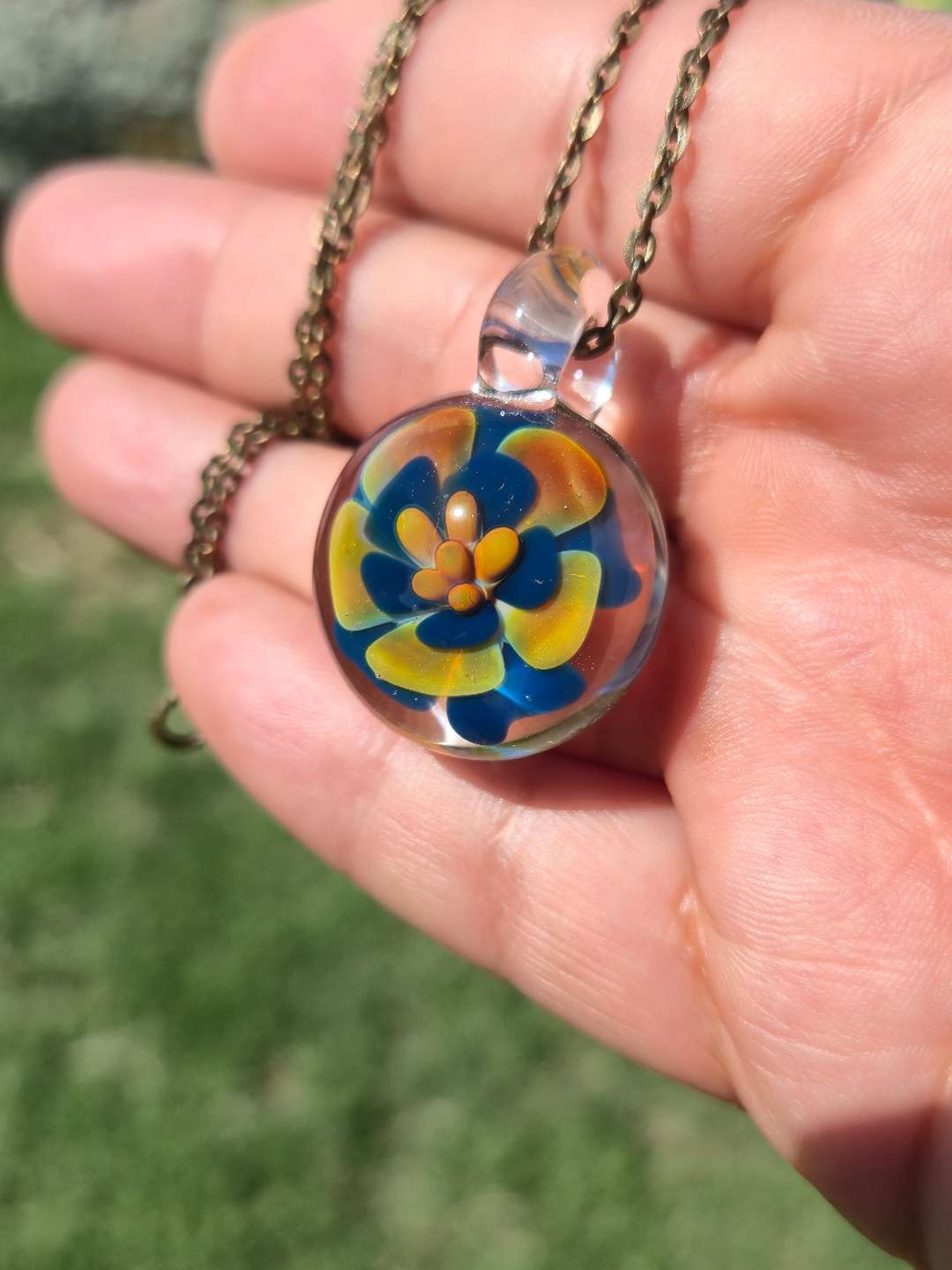 Preview pic of Flower pendant
