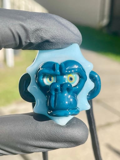 Preview pic of Friday ape pendant UV-0139