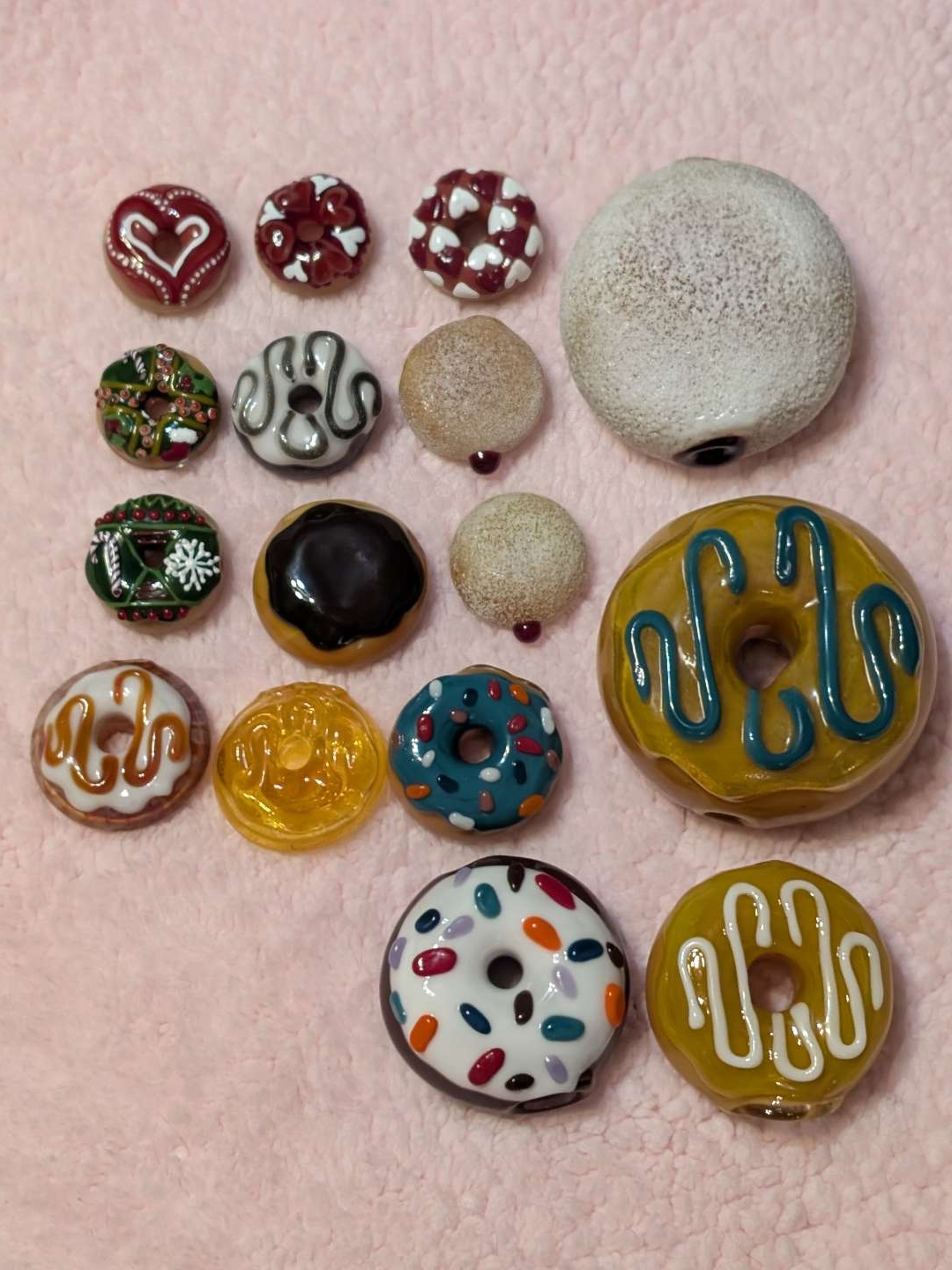 Preview pic of KGB Glass Collection 2014-2017 (16 Donuts)