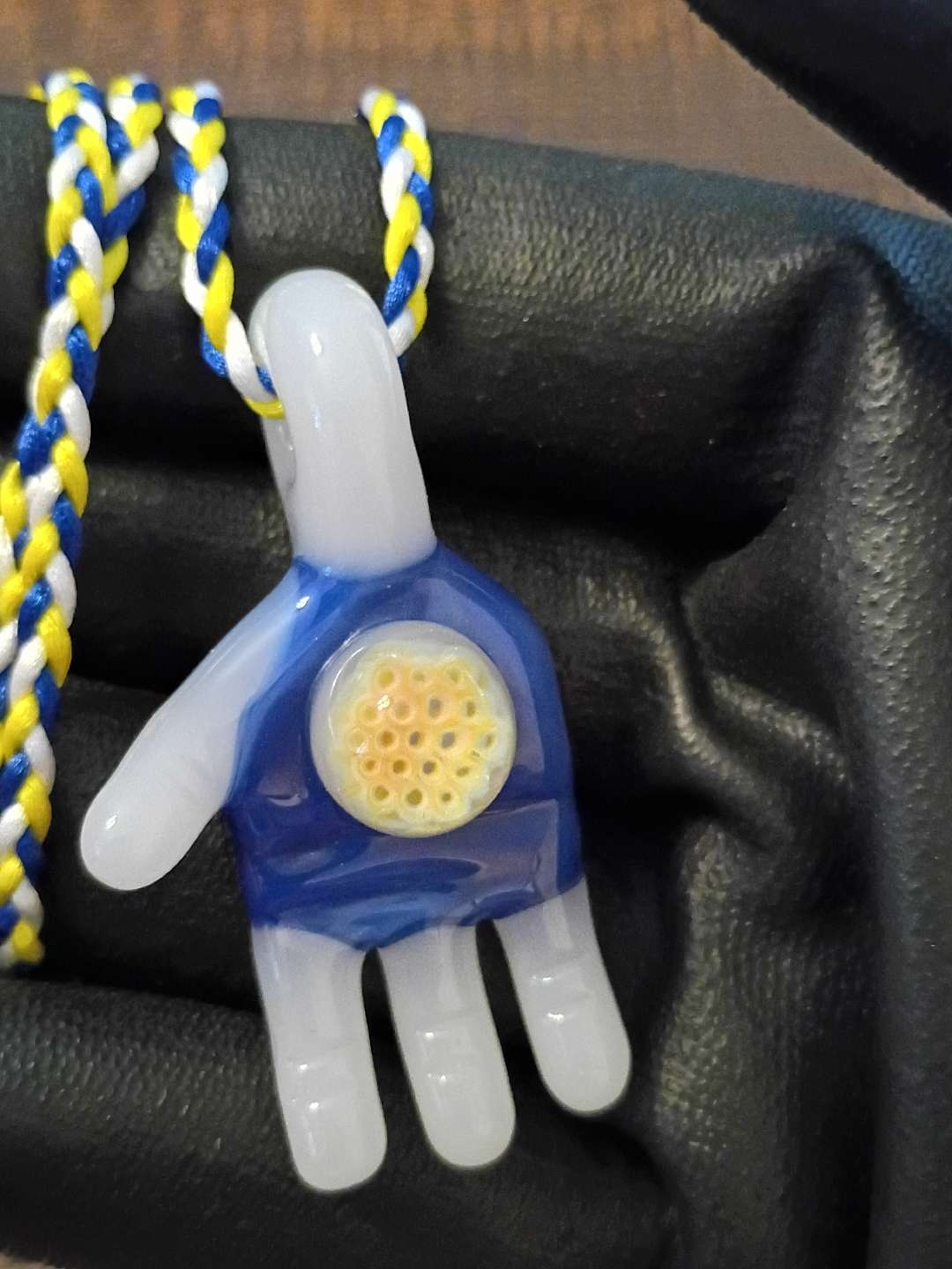 Honeycomb goober hand image 0