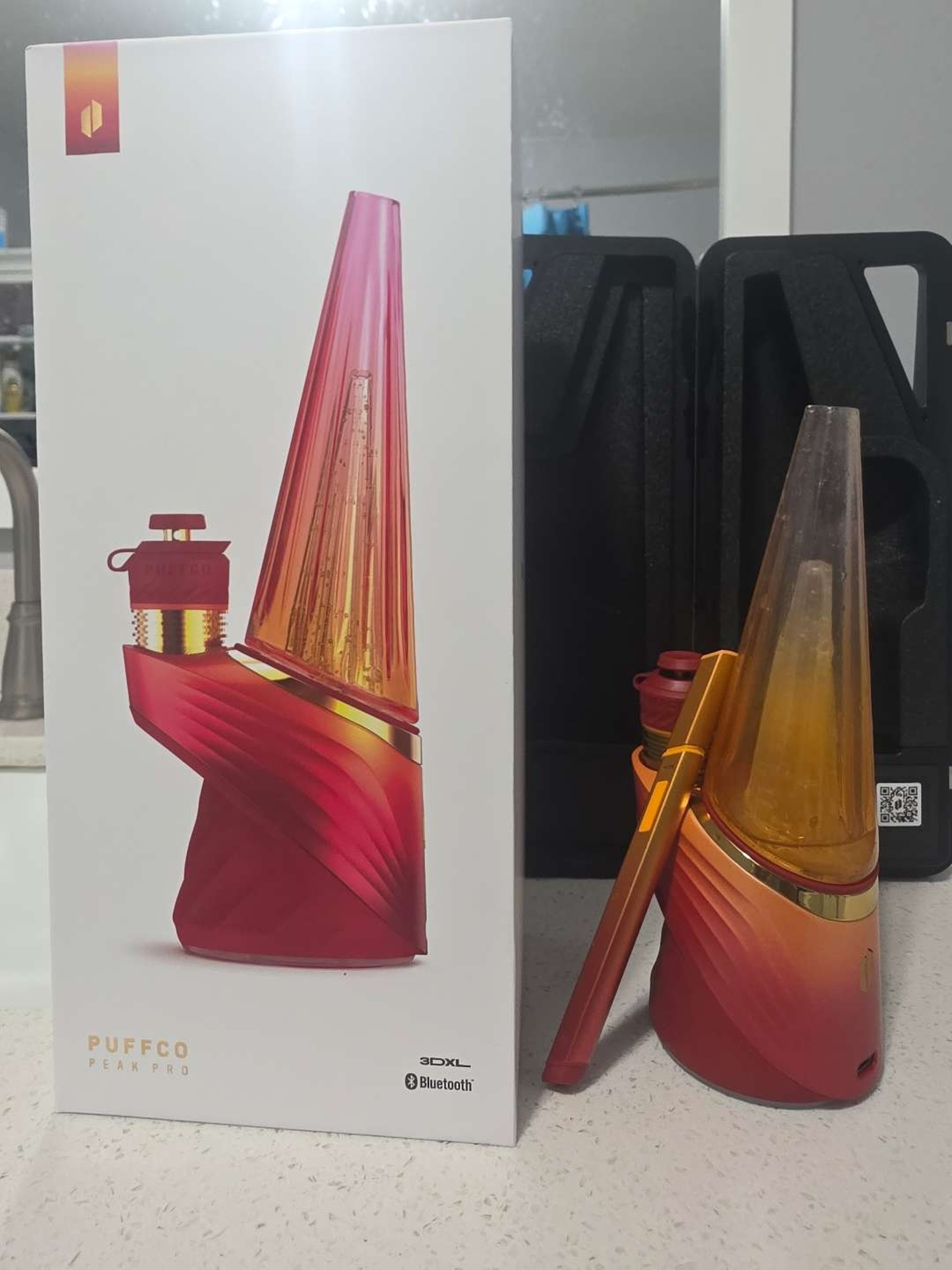 Preview pic of Puffco peak pro 3DXL limited edition bundle with hot knife