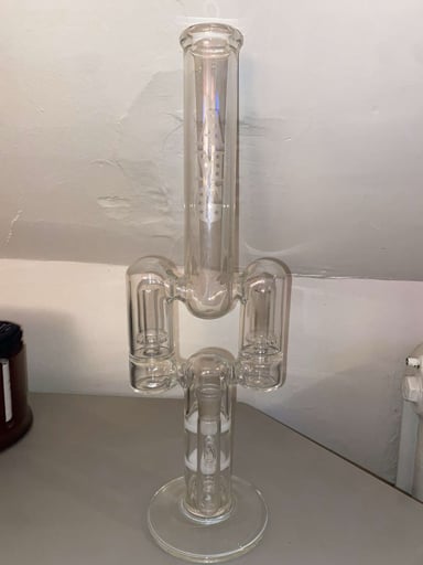 Preview pic of AMG Bong Rocket Ship