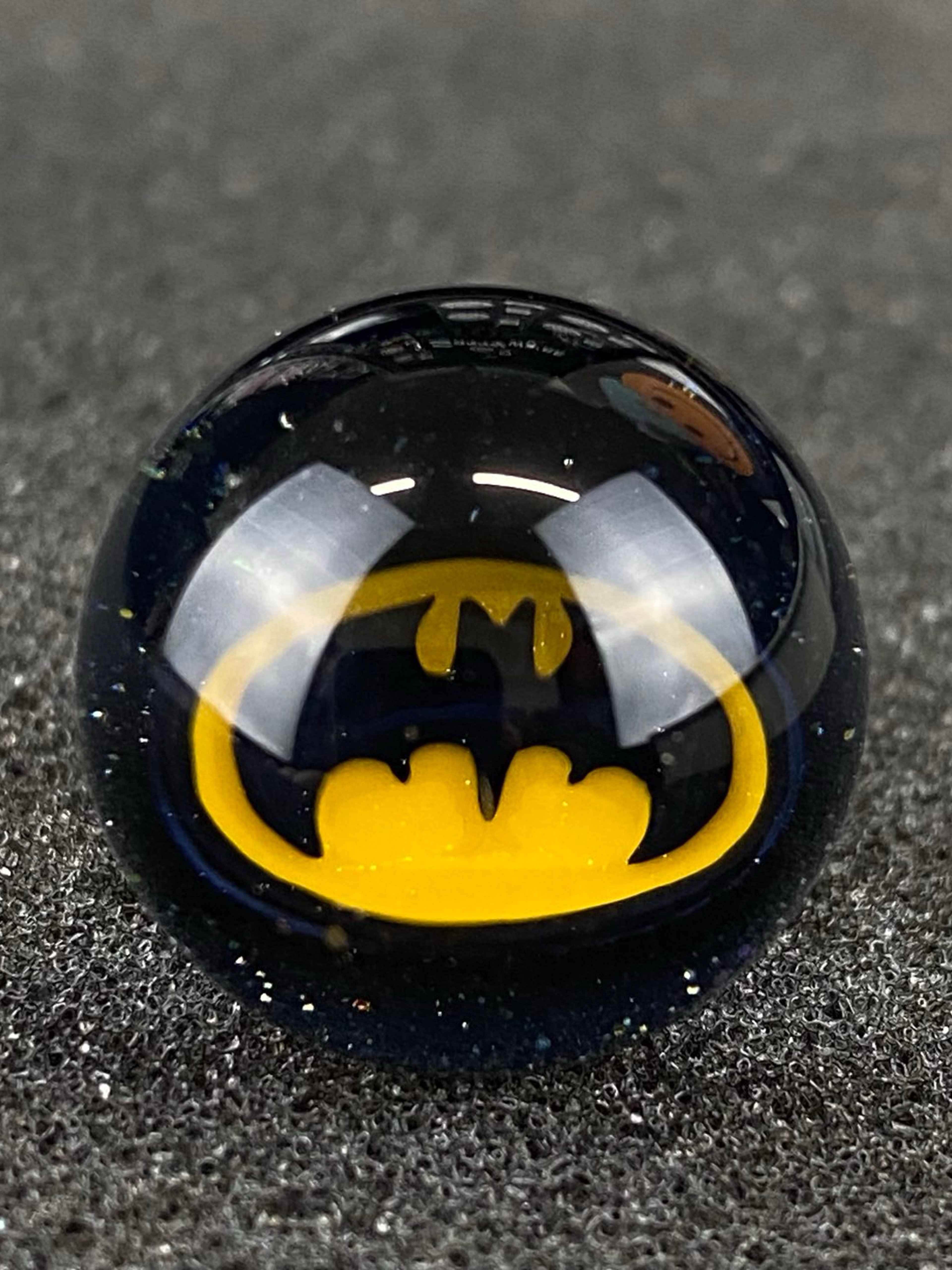 Batman Bat Signal Marble Top by Keys Glas image 0