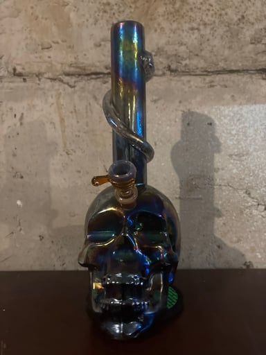 Preview pic of Beaker bong skull head