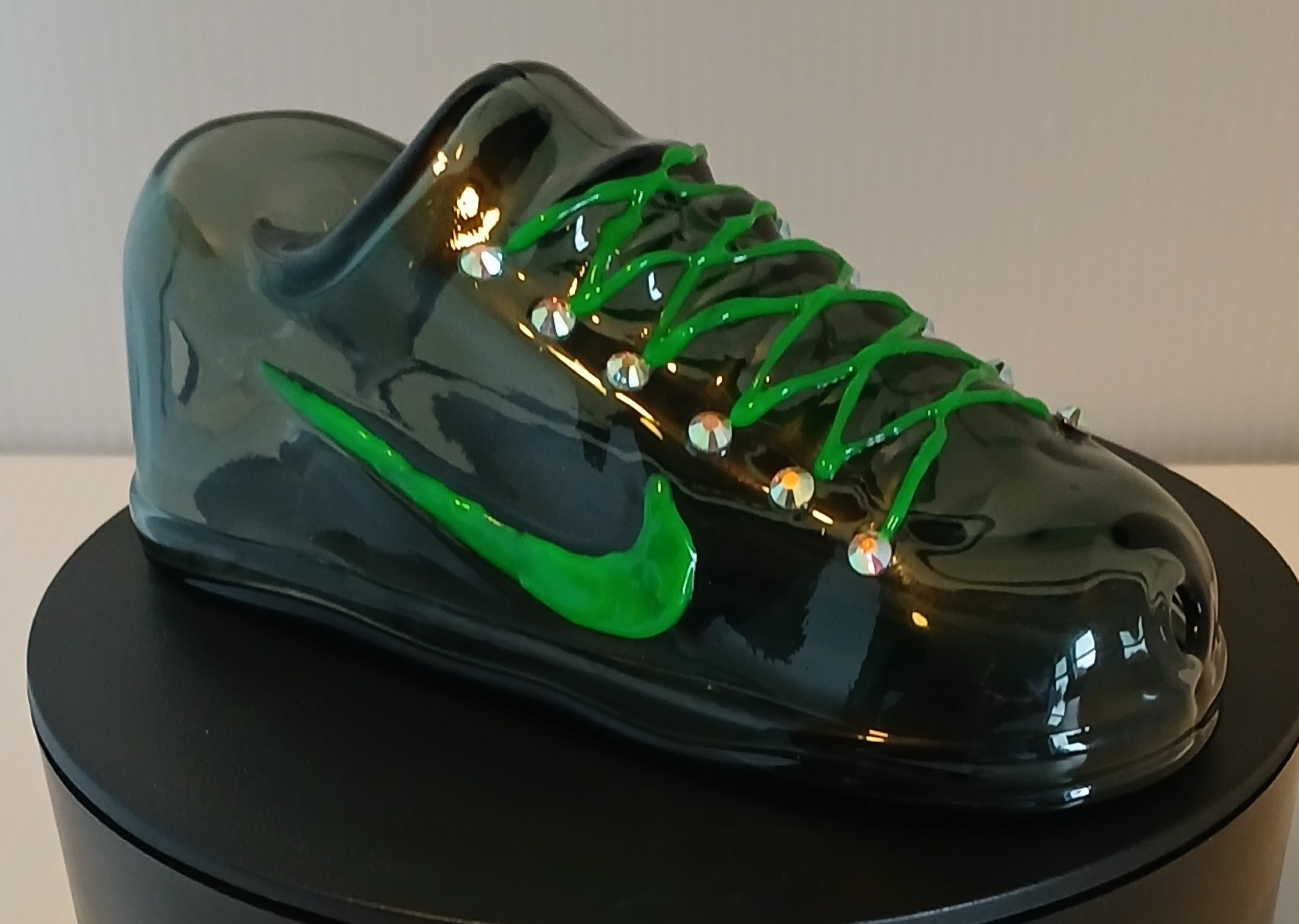 Green/black Nike sneaker image 0