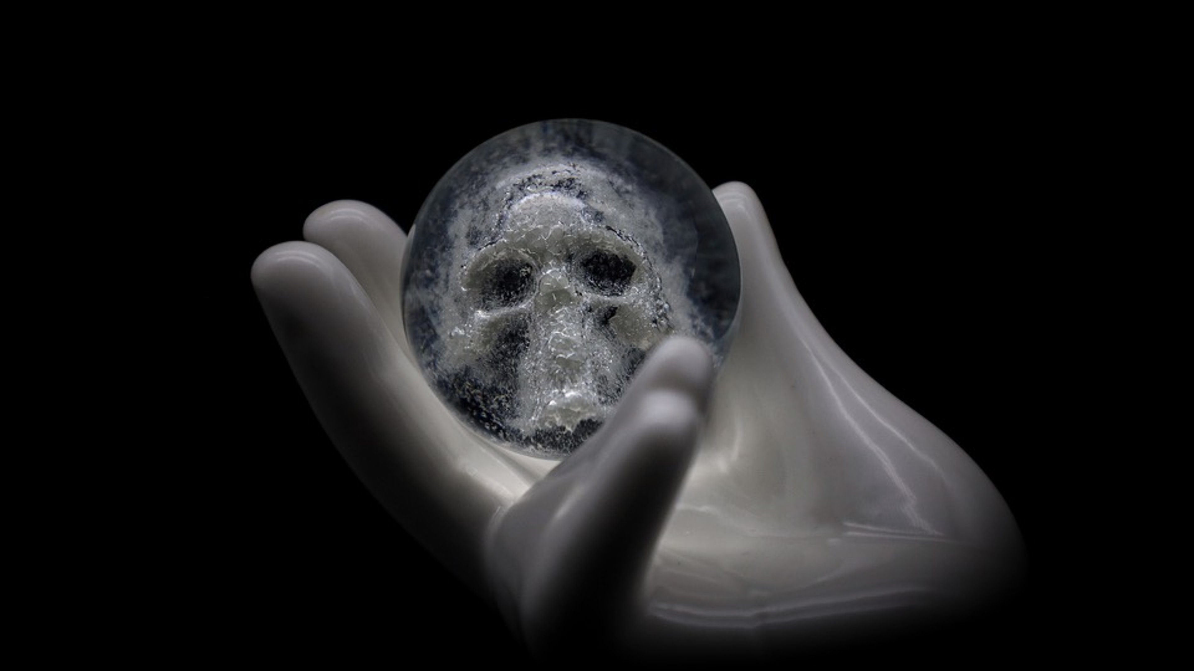 Preview pic of Sqwishyglass Glow Enamel Skull Push