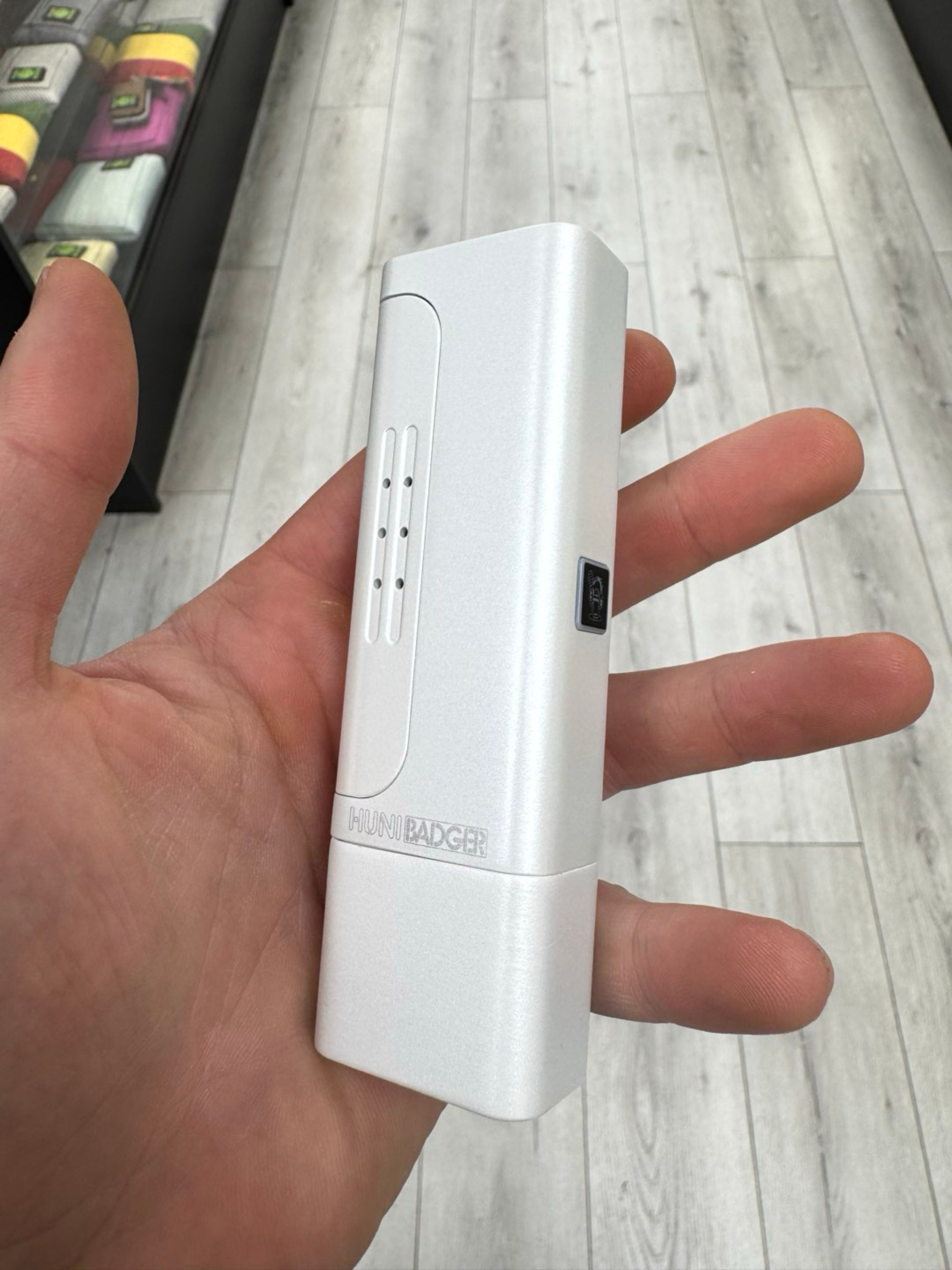 Huni badger white image 0