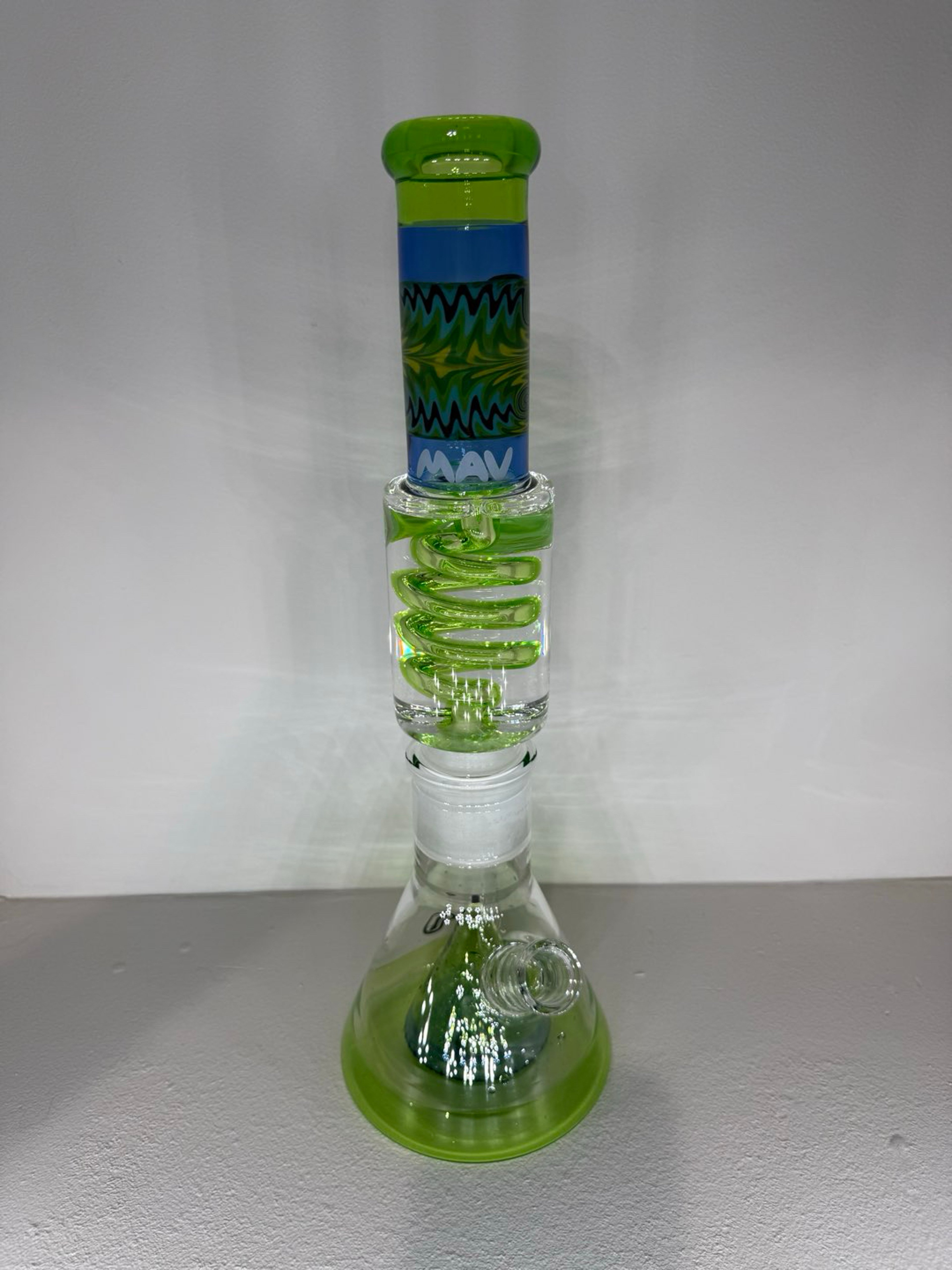 MAV Wig Wag Ooze/Blue Slitted Pyramid Beaker Freezable Coil image 0