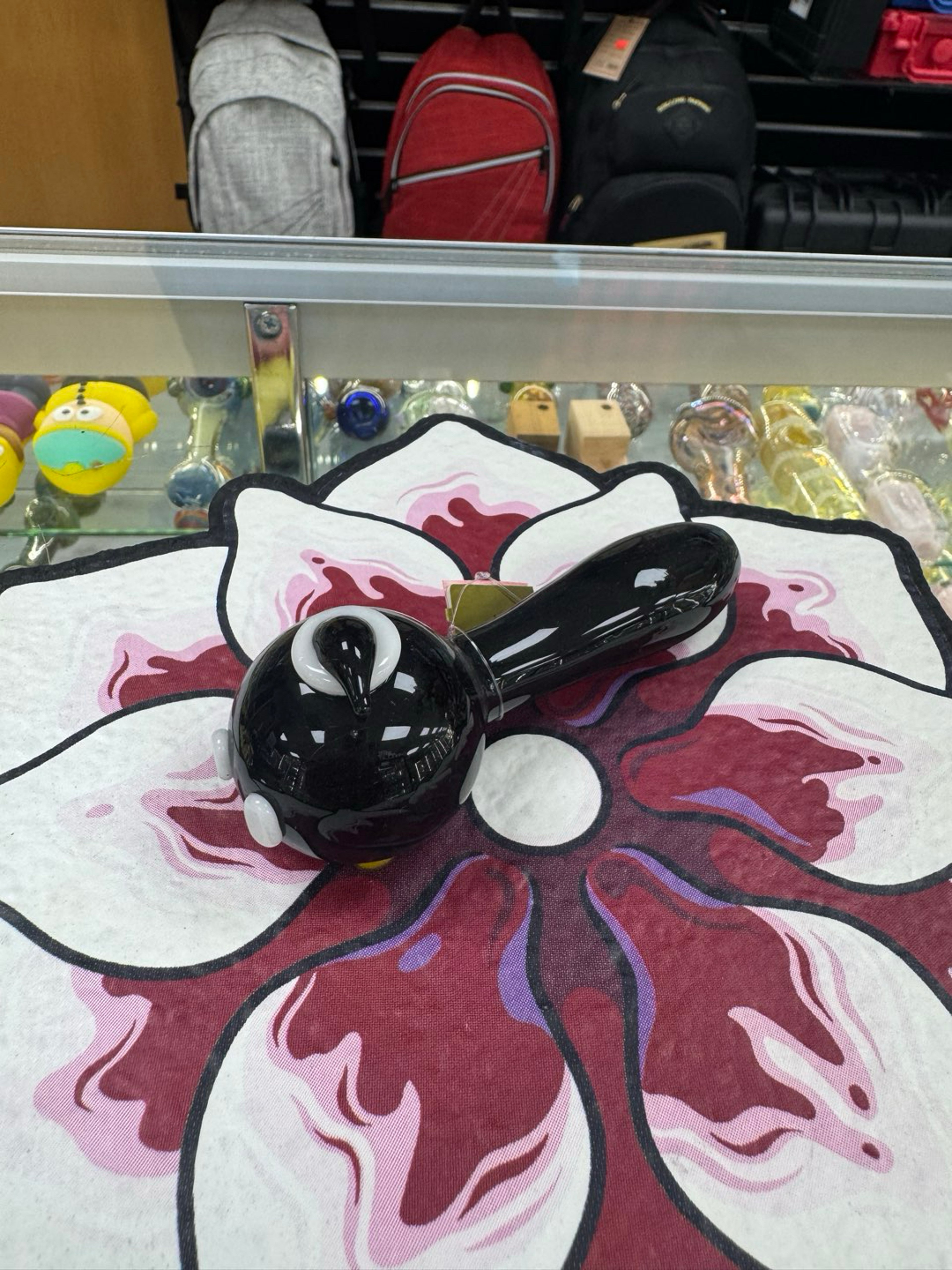 Preview pic of Empire glasswork hand pipe 1