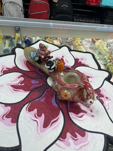 Preview pic of Empire glasswork hand pipe 2