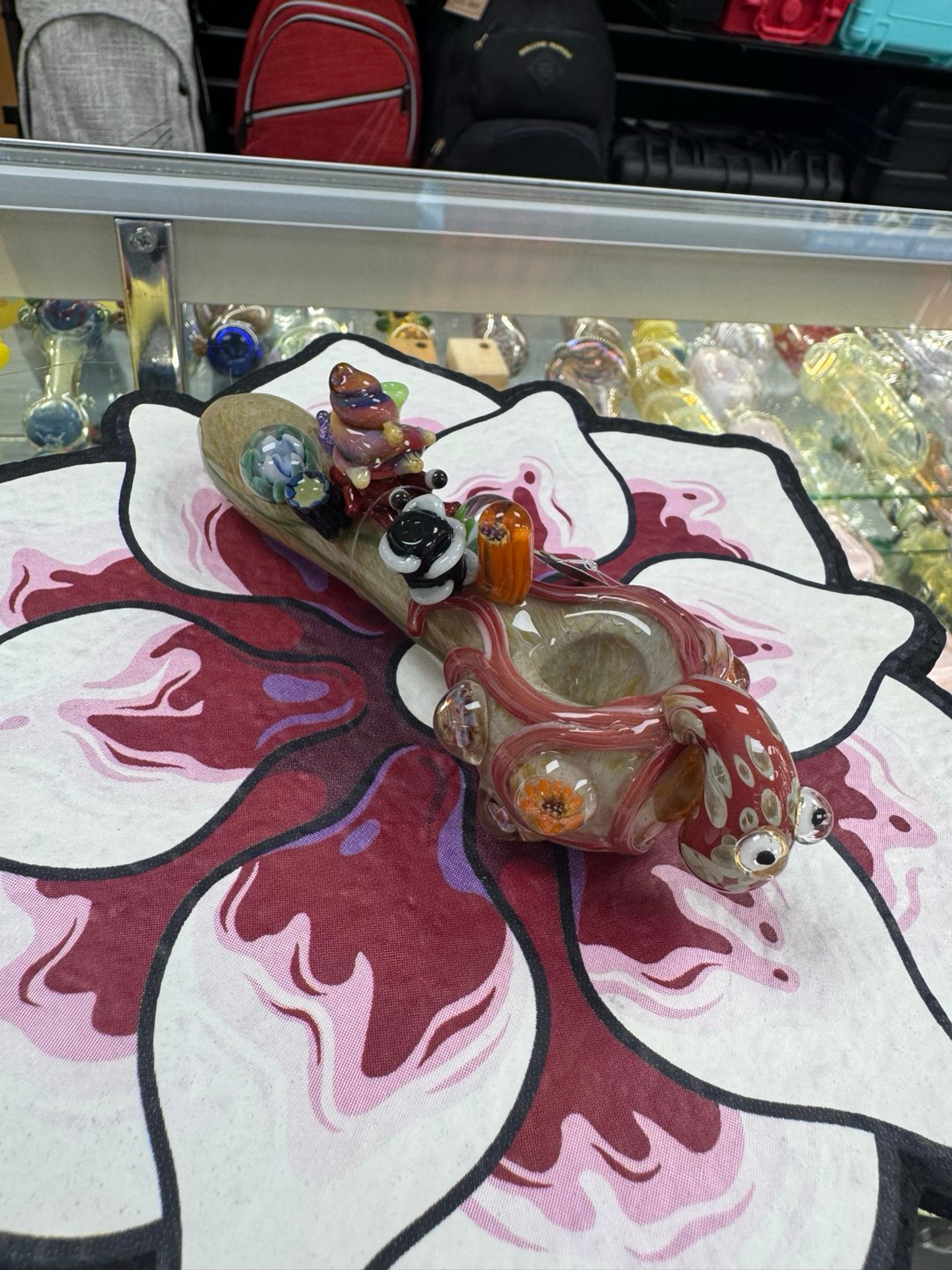 Preview pic of Empire glasswork hand pipe 2