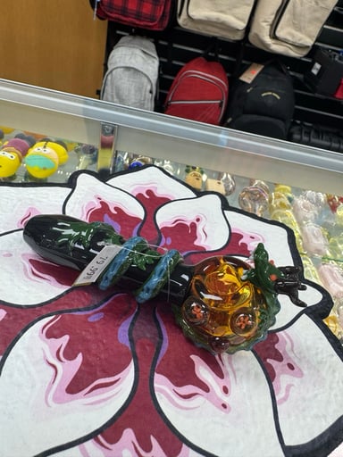 Preview pic of Empire glasswork hand pipe 5