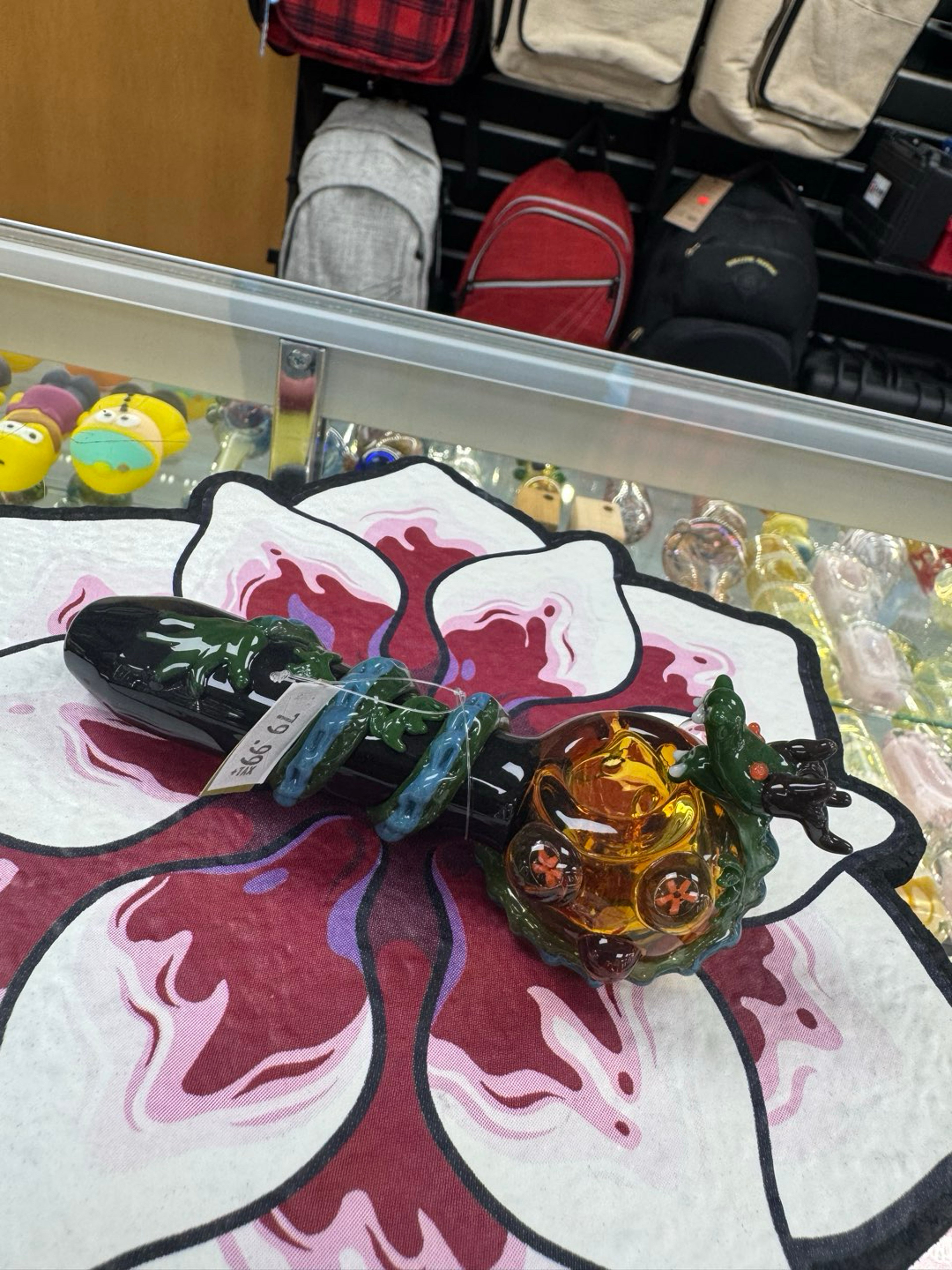 Preview pic of Empire glasswork hand pipe 5